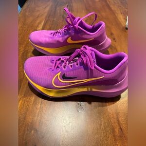 EUC NIKE zoomx women’s Sz 11